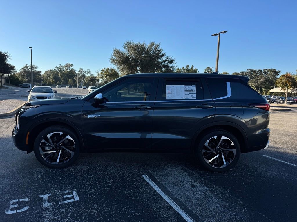New 2025 Mitsubishi Outlander SE image 3