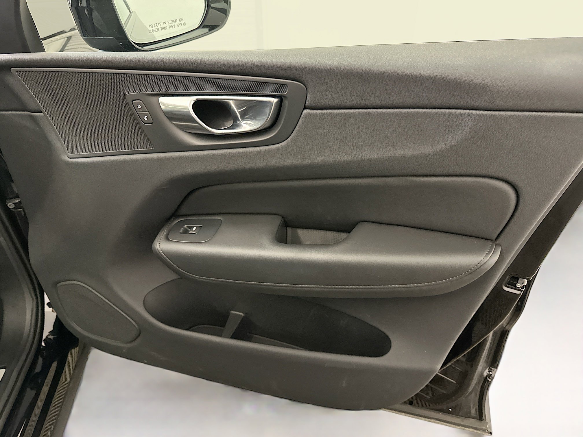 Used 2025 Volvo XC60 B5 Plus image 35