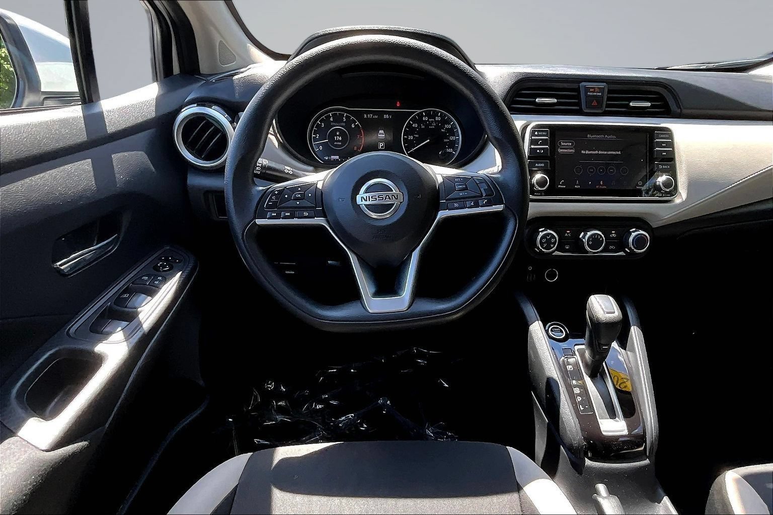 Used 2022 Nissan Versa SV FWD image 8
