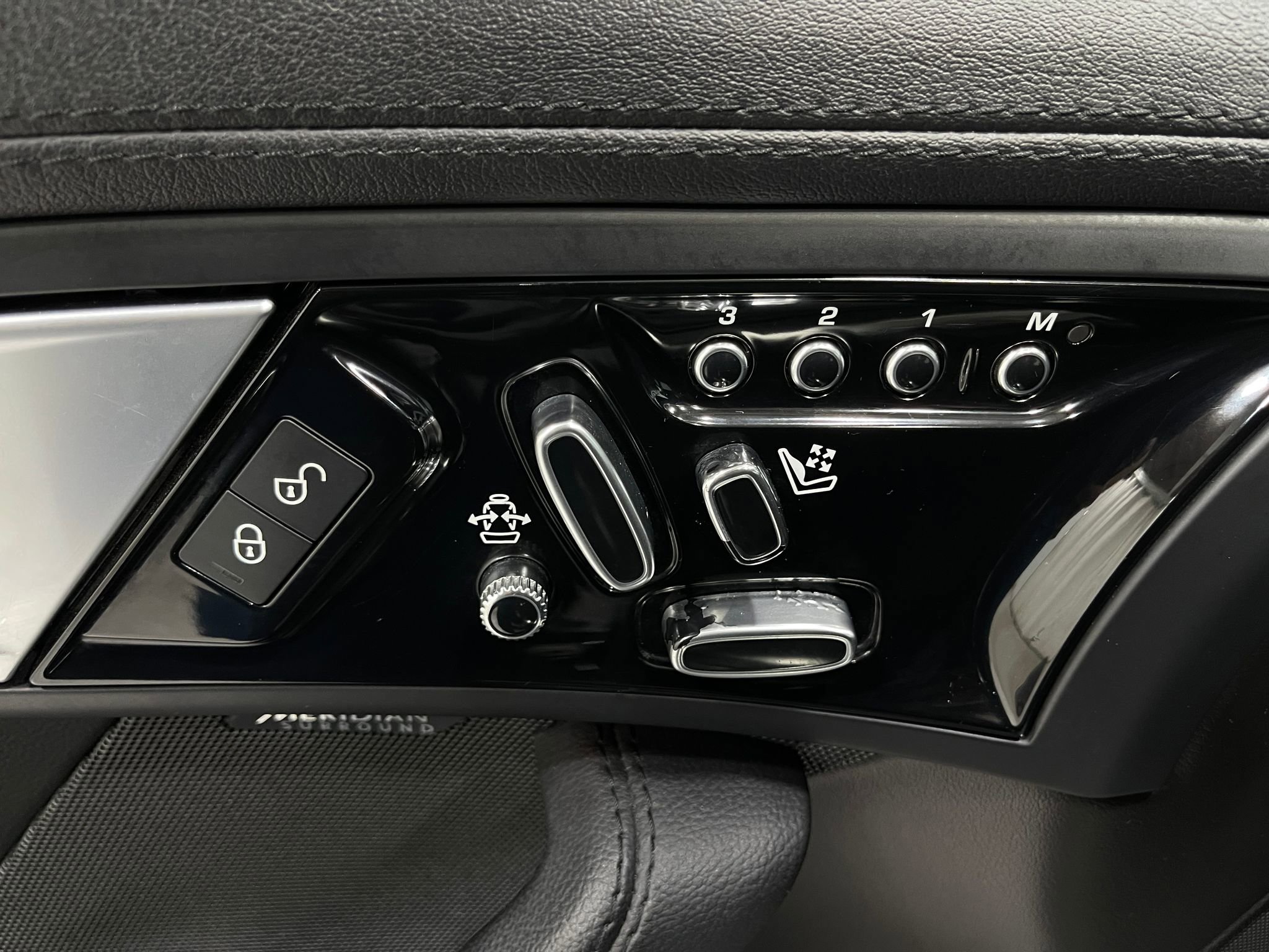 Used 2016 Jaguar F-TYPE S image 18