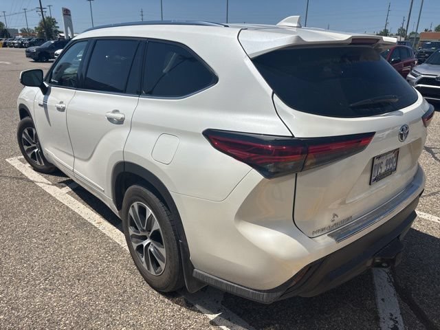 Used 2021 Toyota Highlander XLE AWD/4WD image 7
