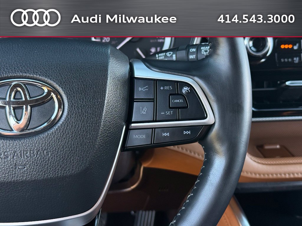 Used 2022 Toyota Highlander Platinum AWD/4WD image 18