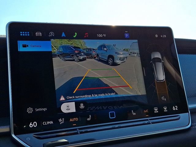 Certified 2025 Volkswagen Tiguan SE image 11