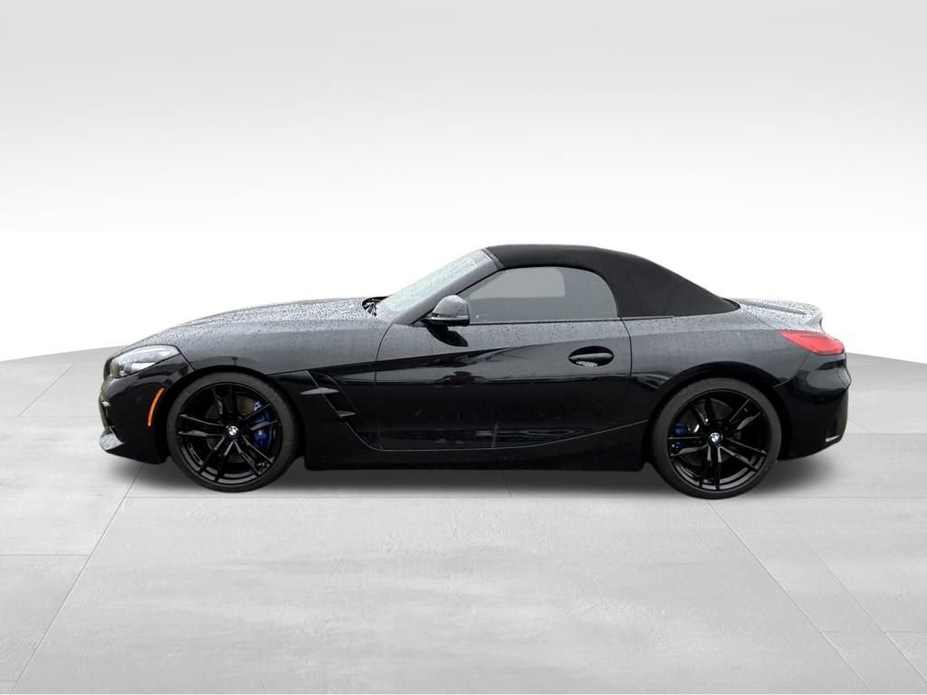 Used 2022 BMW Z4 M40i w/ Premium Package image 2