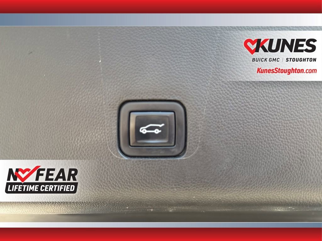 Used 2023 Chevrolet Traverse LT w/ LPO, Floor Liner Package image 47