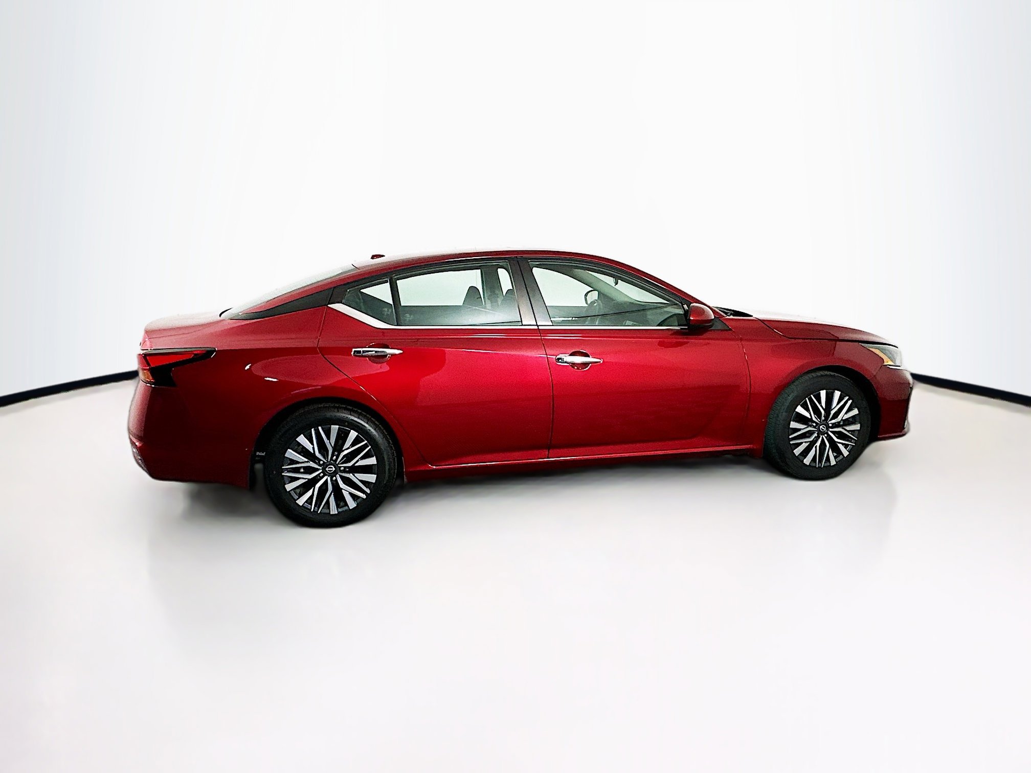 Used 2023 Nissan Altima 2.5 SV w/ SV Premium Package image 10