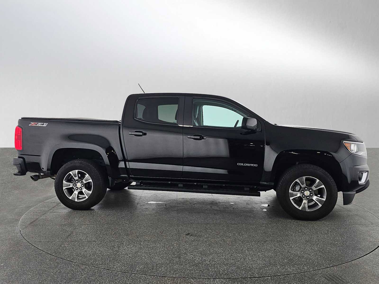 Used 2015 Chevrolet Colorado Z71 image 2