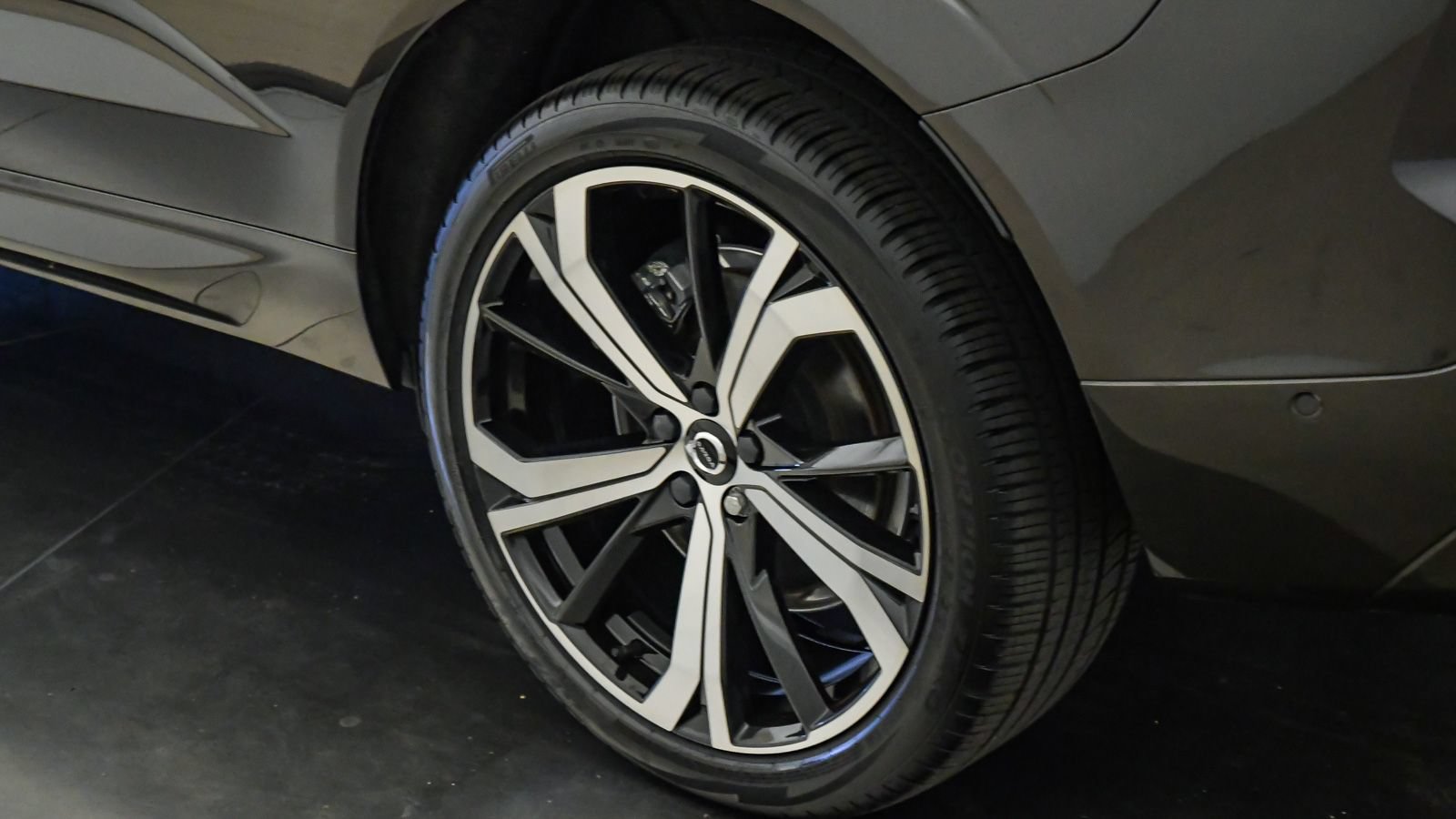 Certified 2024 Volvo XC60 T8 Ultimate w/ Protection Package Premier AWD/4WD image 11