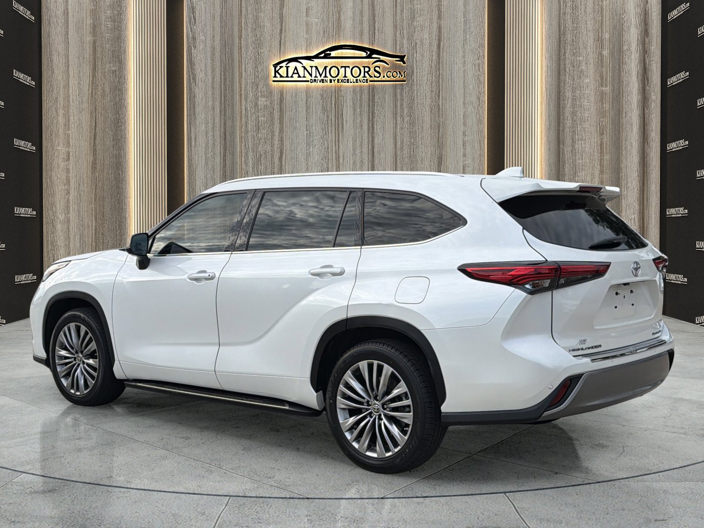 Used 2020 Toyota Highlander Platinum FWD image 5