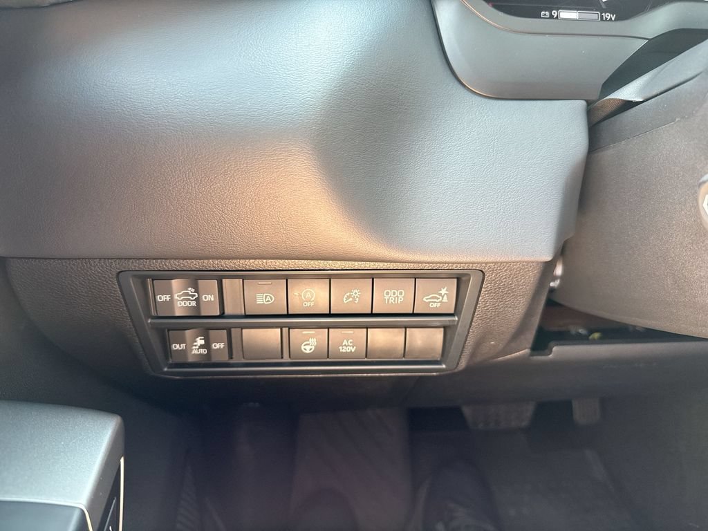 Used 2024 Toyota Tundra Platinum AWD/4WD image 17
