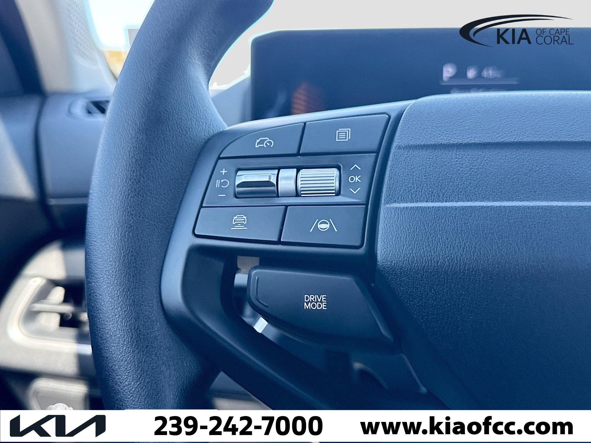 Used 2025 Kia K4 LXS image 32