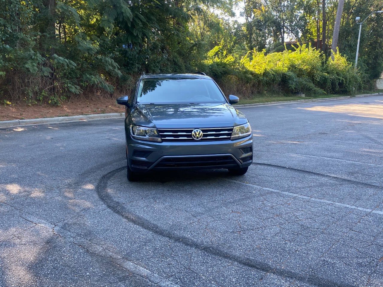 Used 2020 Volkswagen Tiguan SE FWD image 2