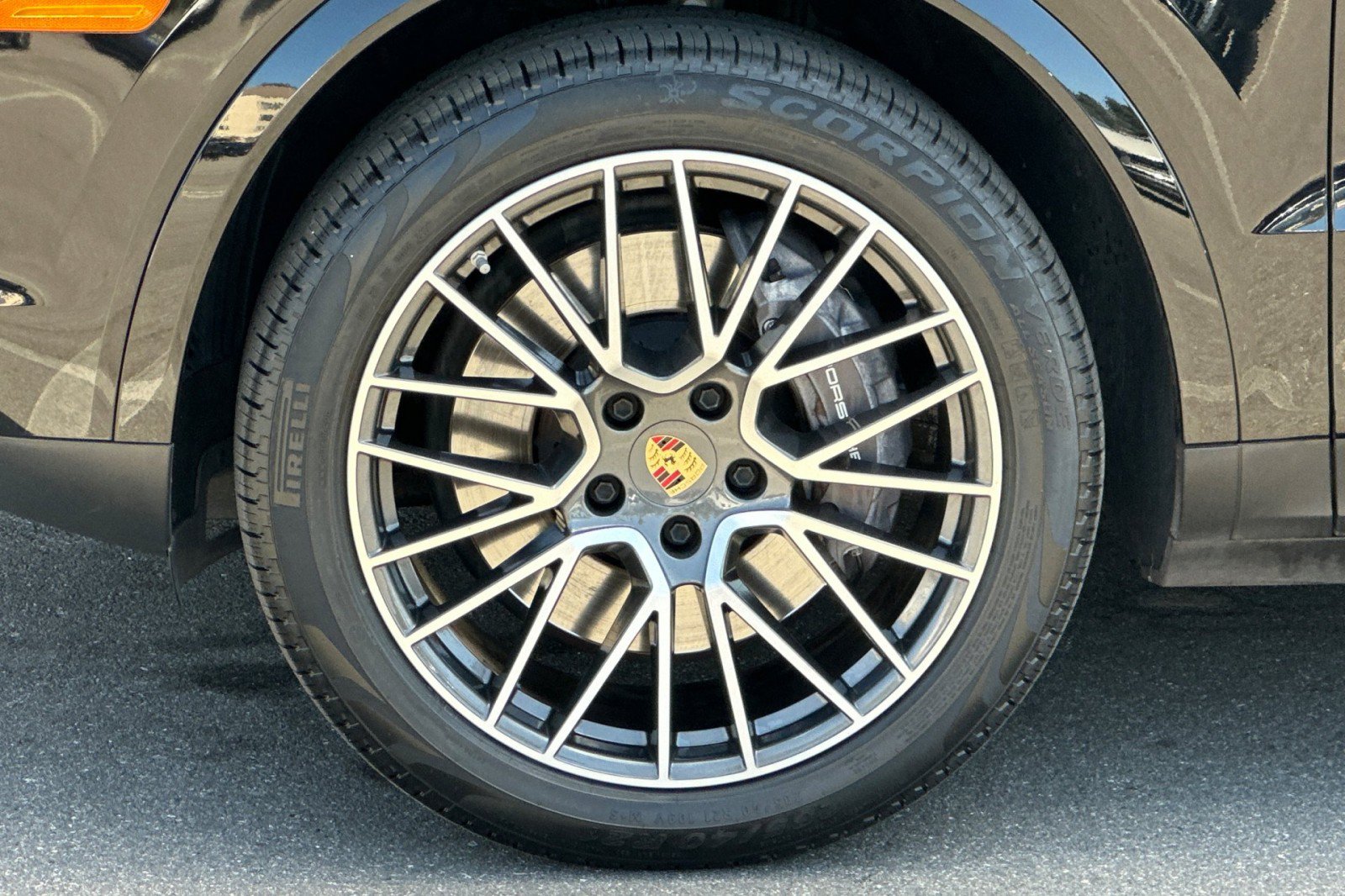 Certified 2023 Porsche Cayenne AWD/4WD image 27