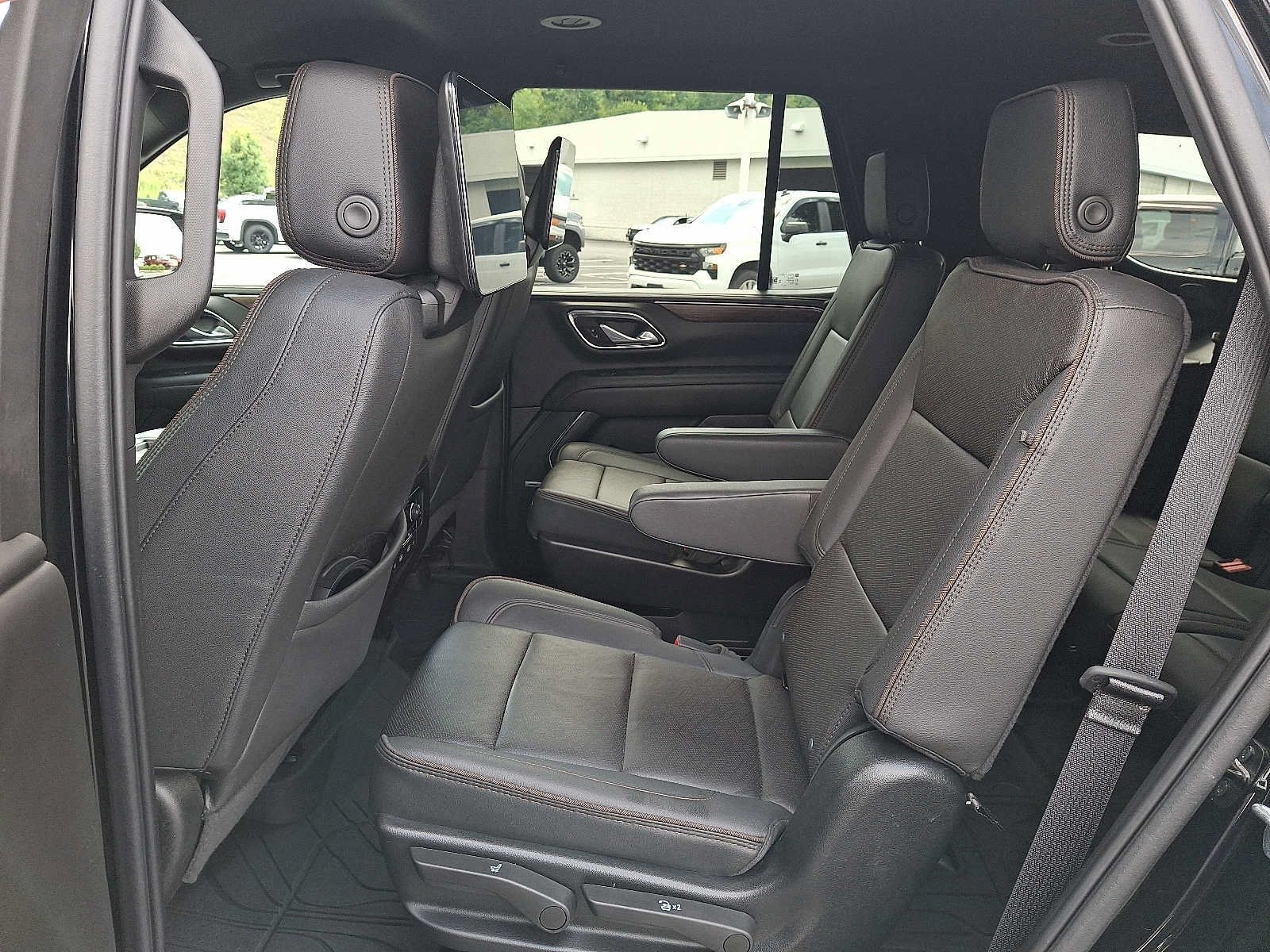 Used 2024 Chevrolet Tahoe High Country w/ Advanced Technology Package AWD/4WD image 10