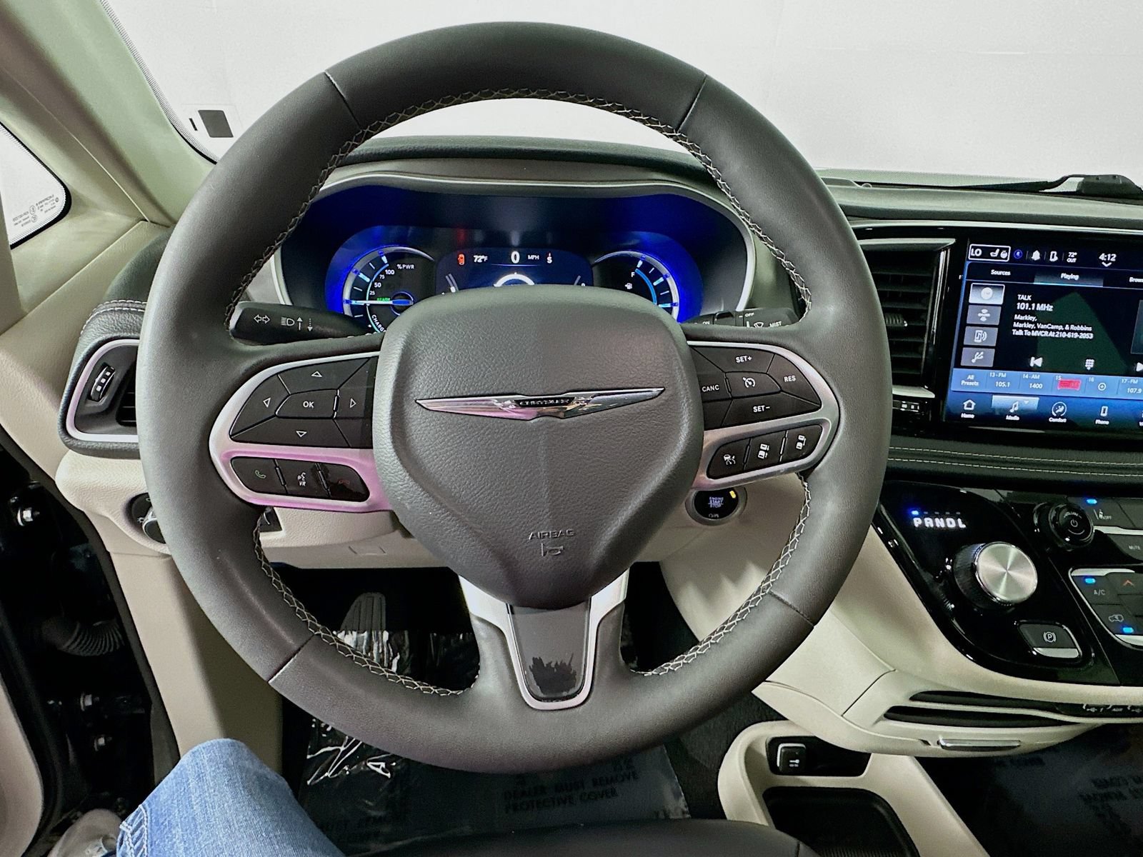 Used 2023 Chrysler Pacifica Touring-L FWD image 12