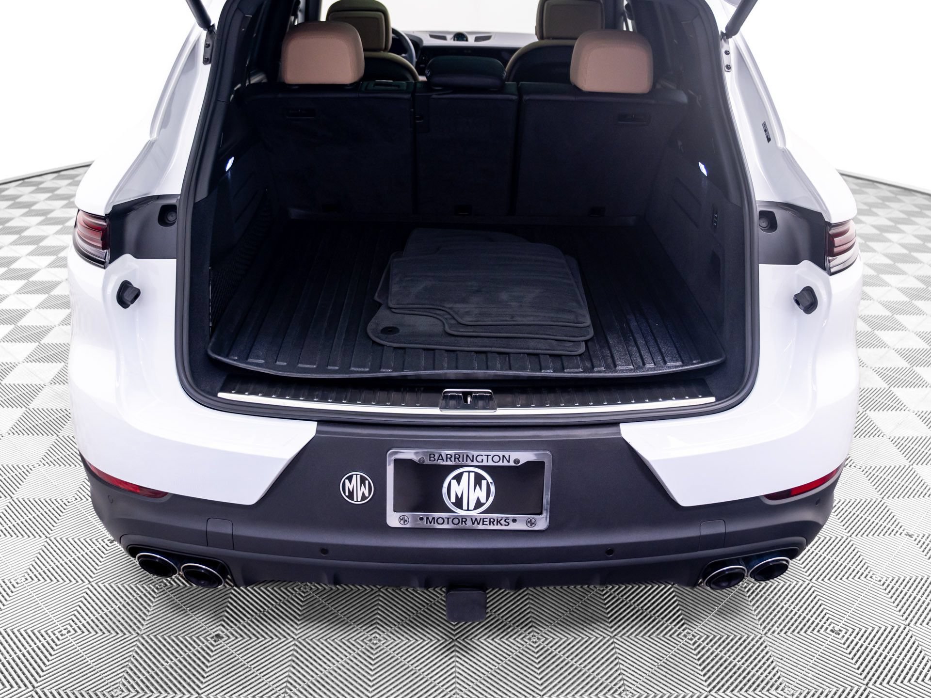 Certified 2024 Porsche Cayenne AWD/4WD image 31