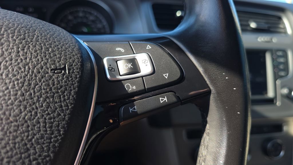 Used 2017 Volkswagen Golf SE FWD image 21