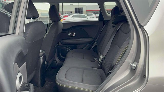 Used 2015 Kia Soul + image 11