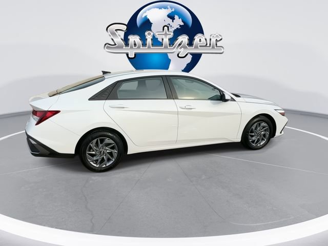 Used 2024 Hyundai Elantra SEL image 7