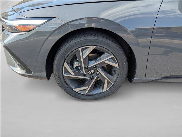 Used 2025 Hyundai Elantra Sport FWD image 10