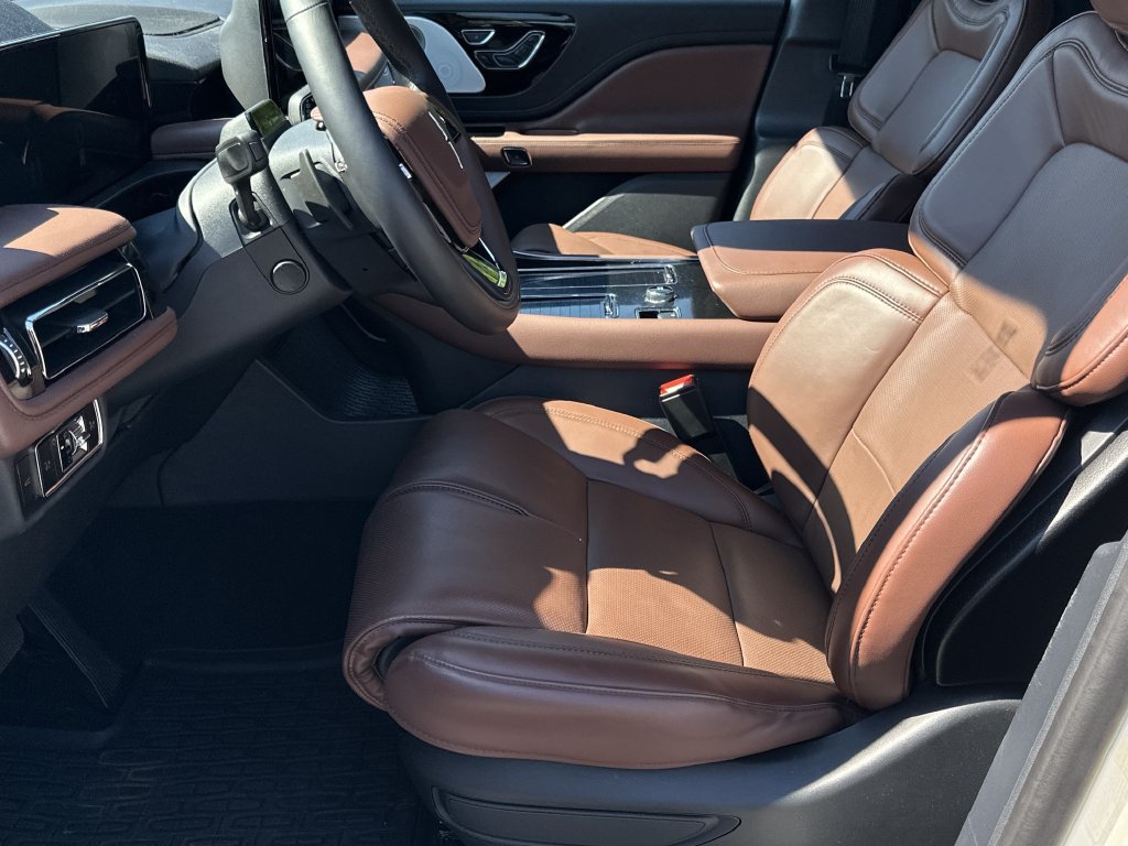 Used 2026 Lincoln Aviator Reserve AWD/4WD image 14