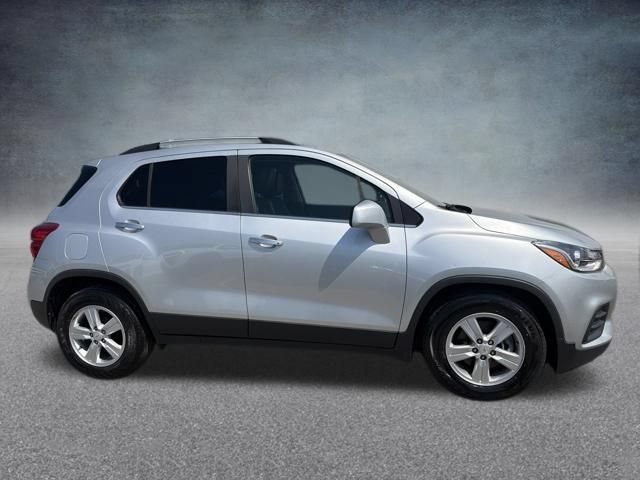 Used 2019 Chevrolet Trax LT w/ LT Convenience Package FWD image 5