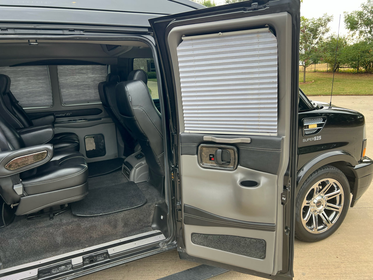 Used 2018 GMC Savana 3500 image 50