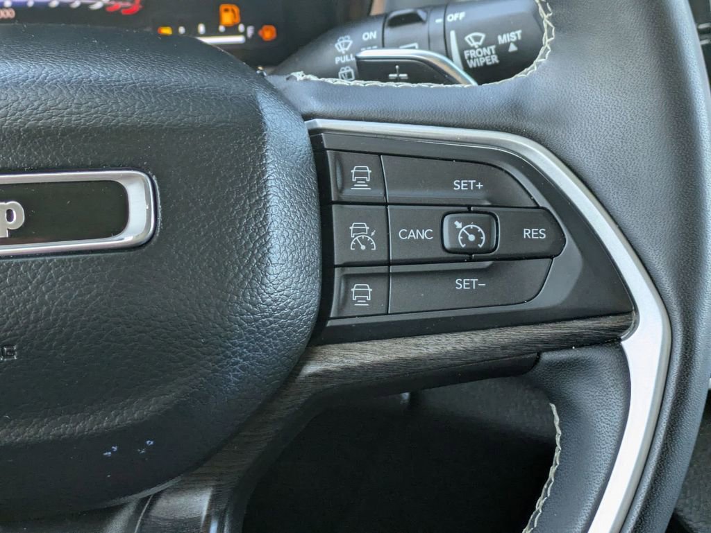 Used 2023 Jeep Grand Cherokee Limited AWD/4WD image 21