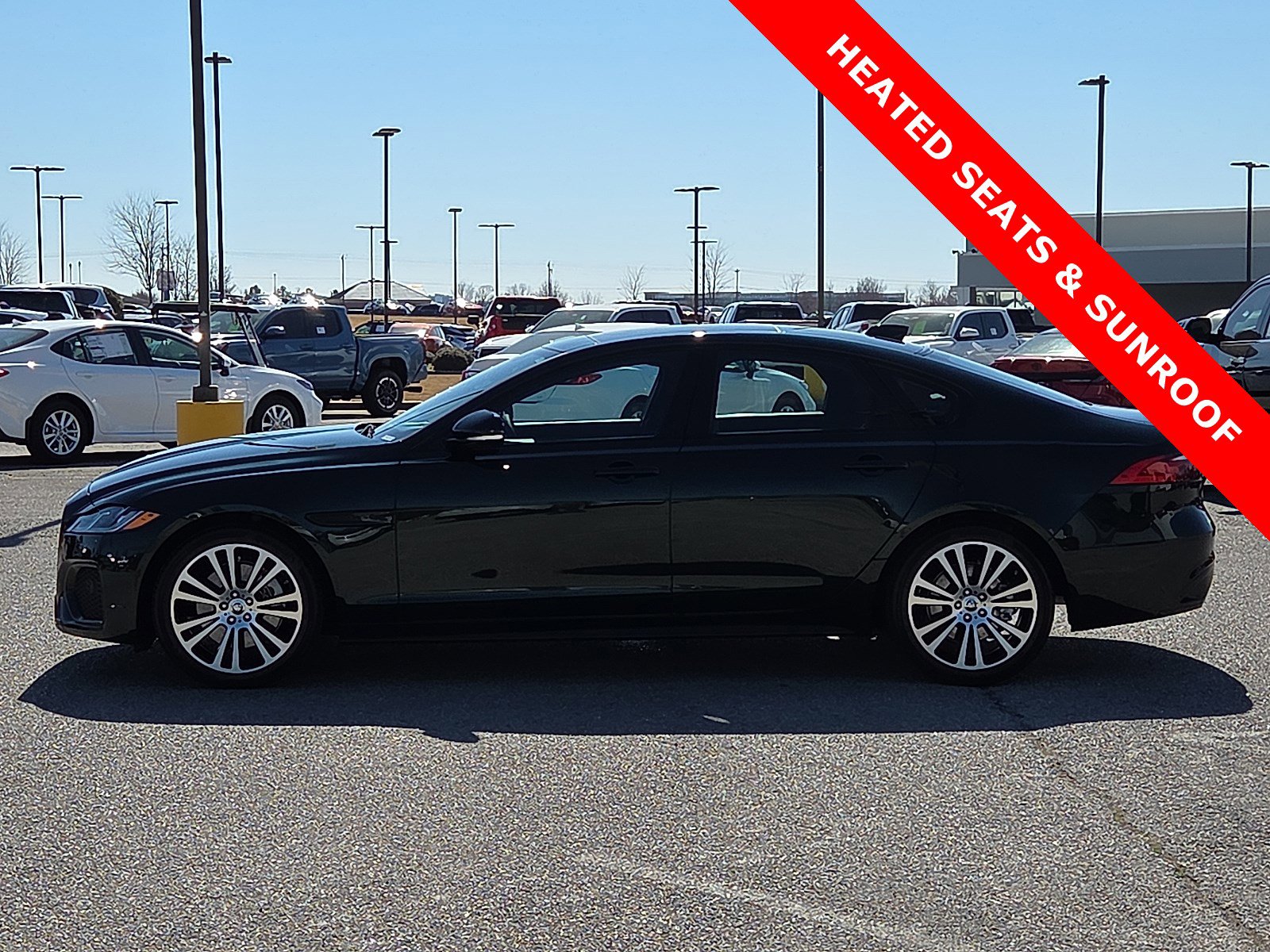 Used 2024 Jaguar XF R-Dynamic SE image 3