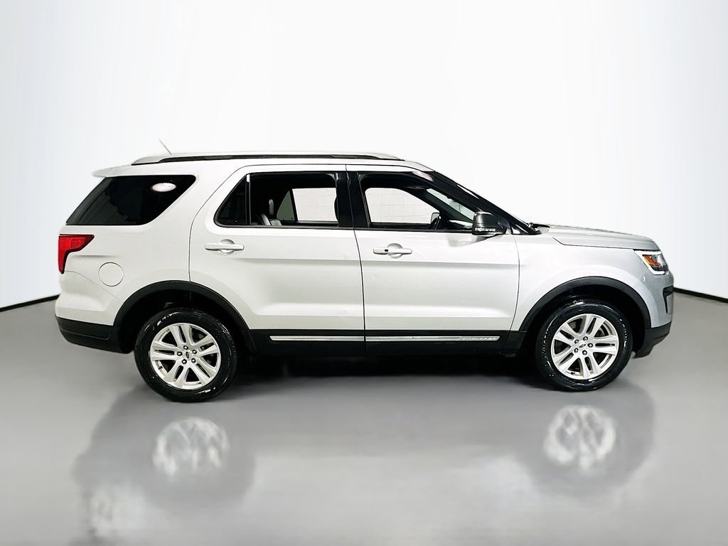 Used 2019 Ford Explorer XLT w/ Equipment Group 202A image 9