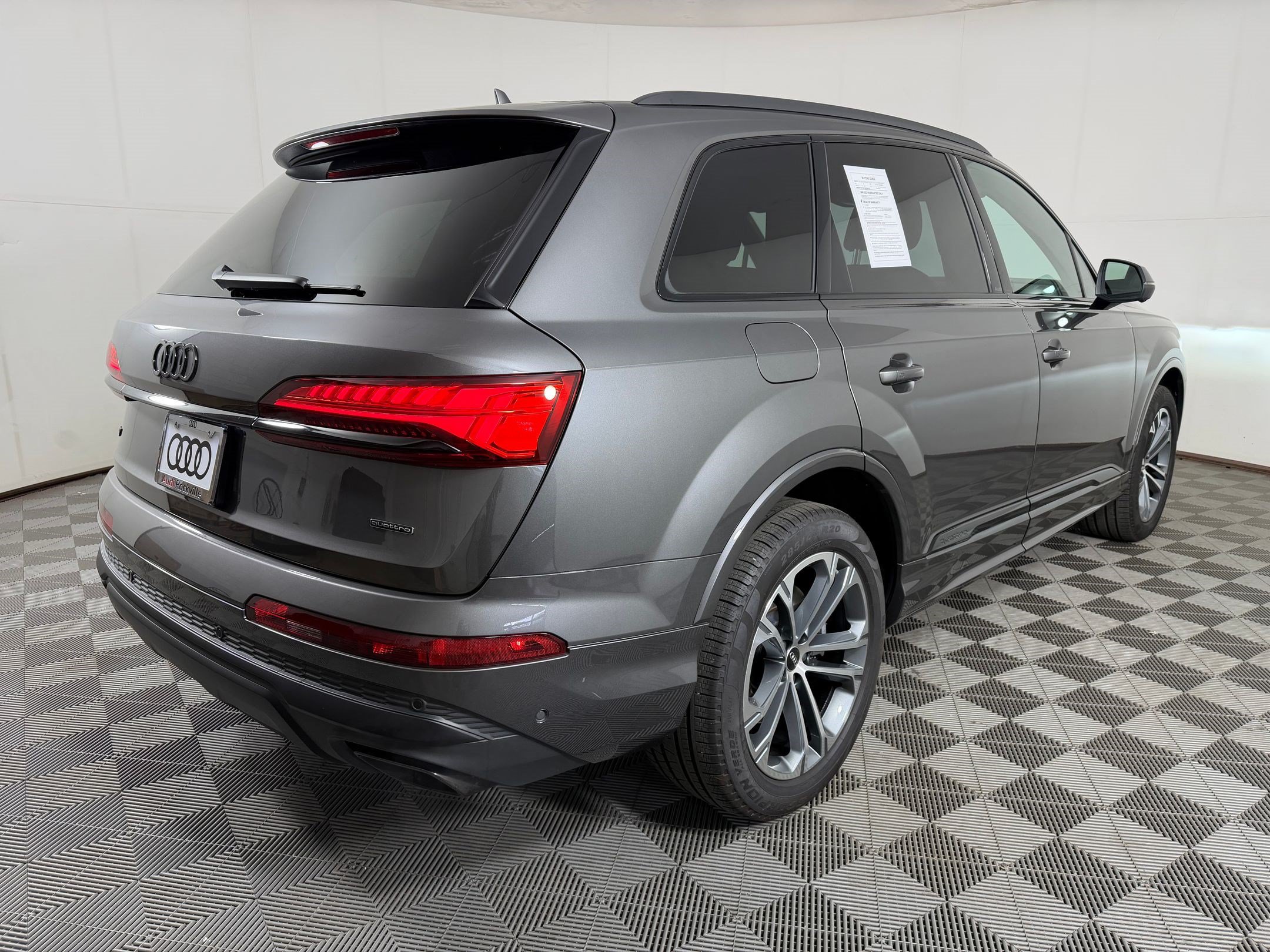 Used 2025 Audi Q7 2.0T Premium w/ Convenience Plus Package AWD/4WD image 9