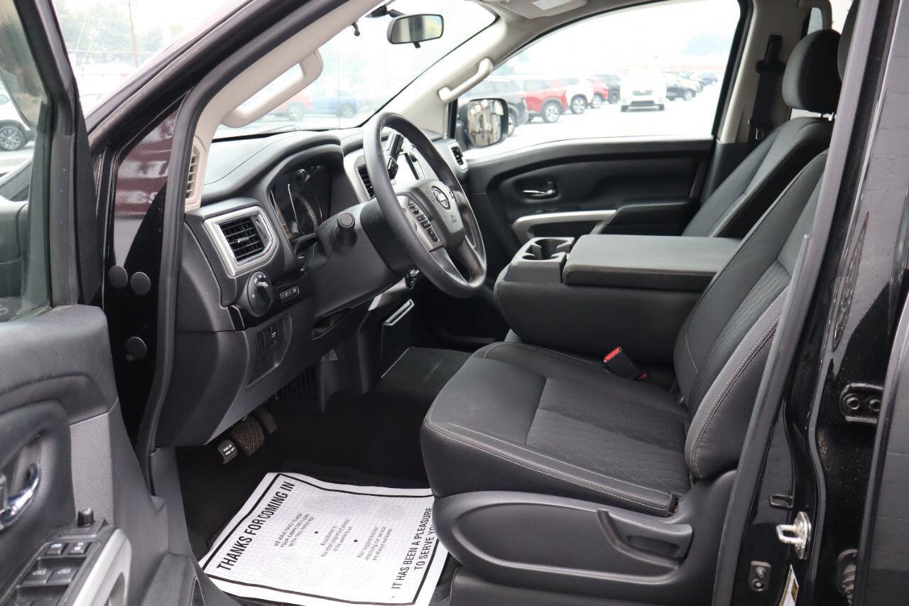 Used 2019 Nissan Titan SV AWD/4WD image 5