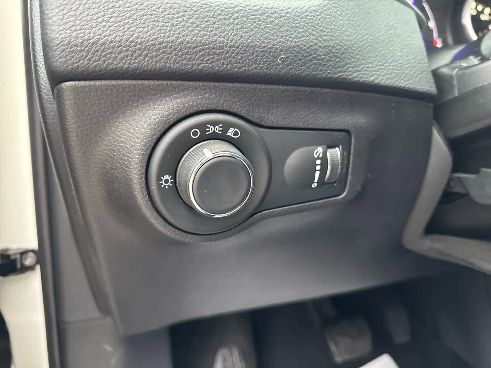 Used 2020 Jeep Compass Sport image 18