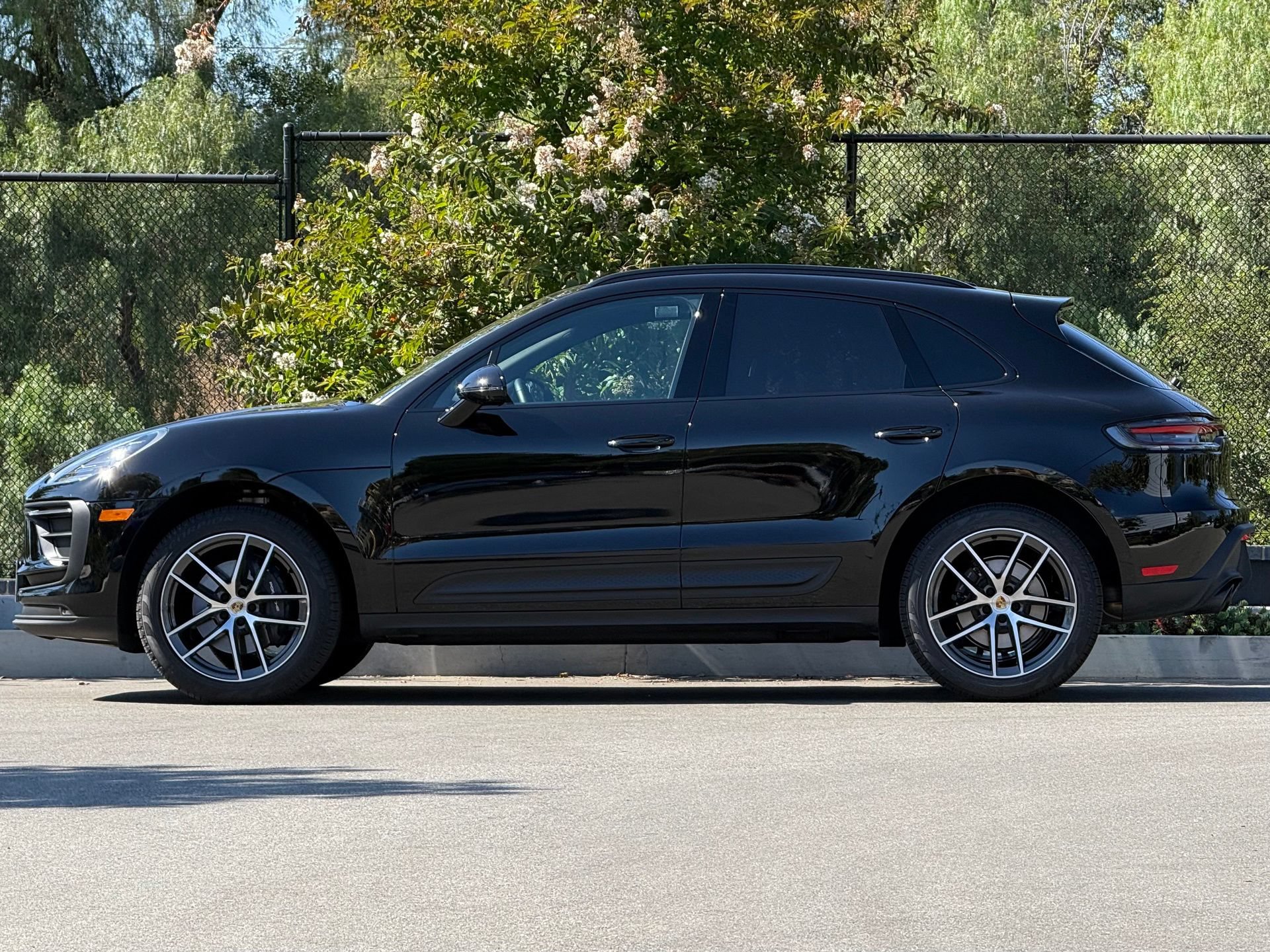 Used 2026 Porsche Macan AWD/4WD image 2