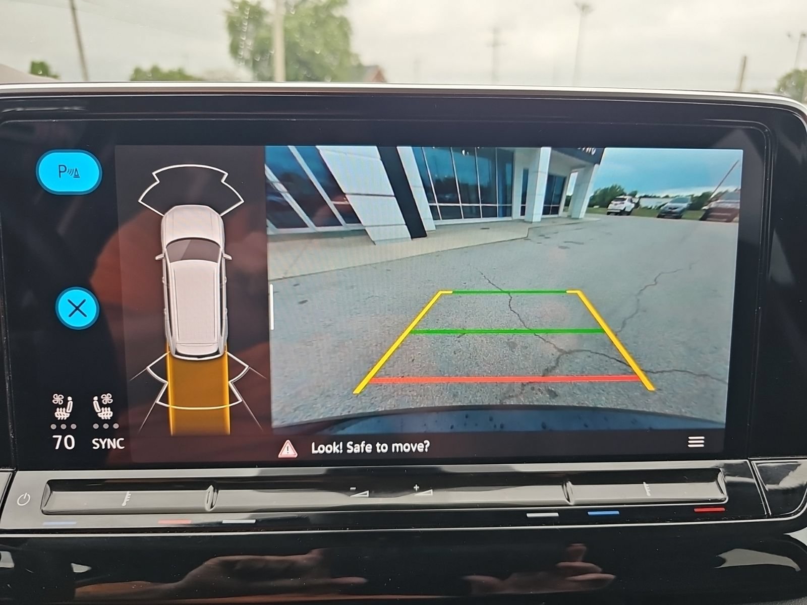 Used 2024 Volkswagen Atlas SE FWD image 21