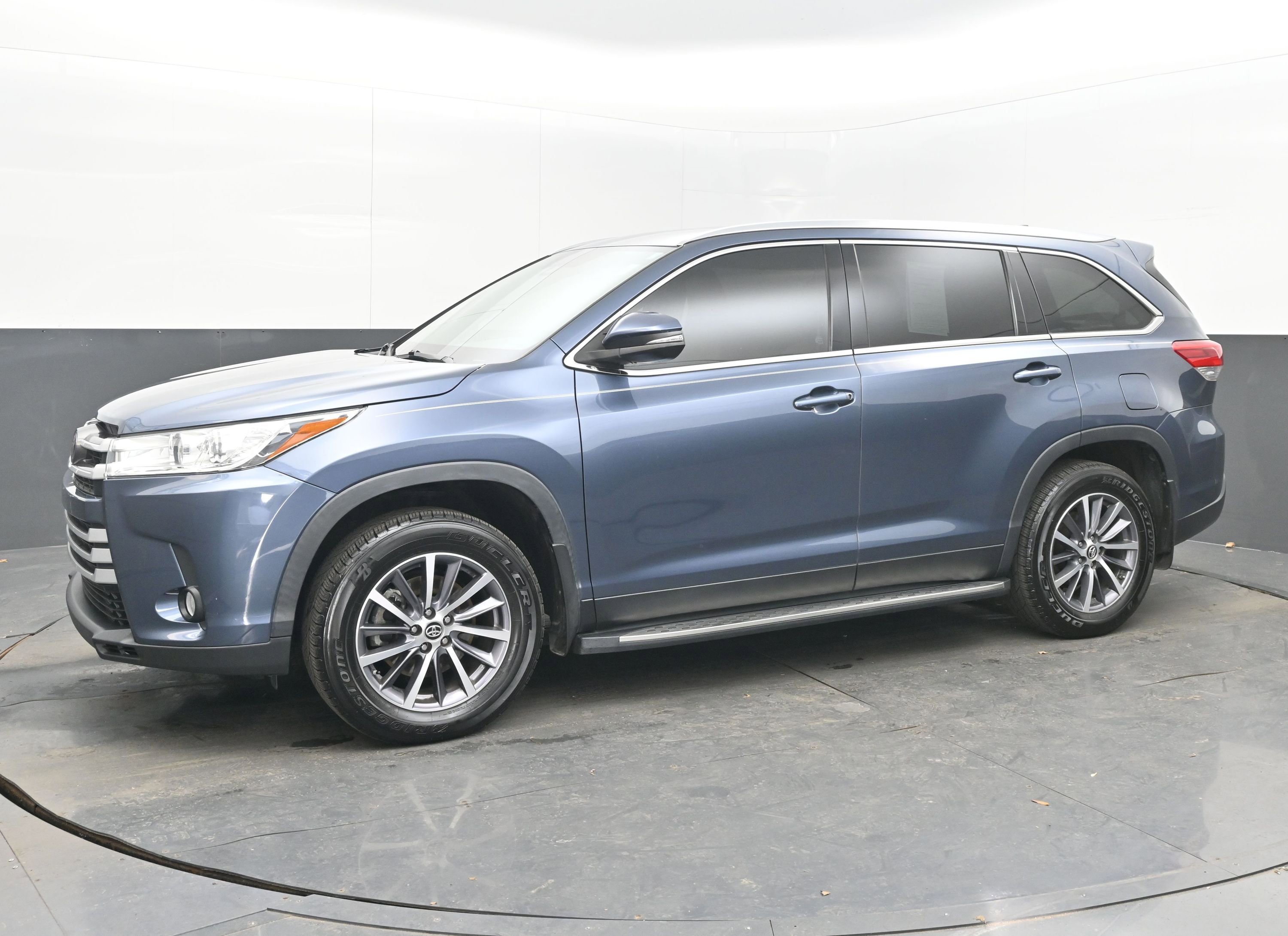 Used 2019 Toyota Highlander XLE image 4