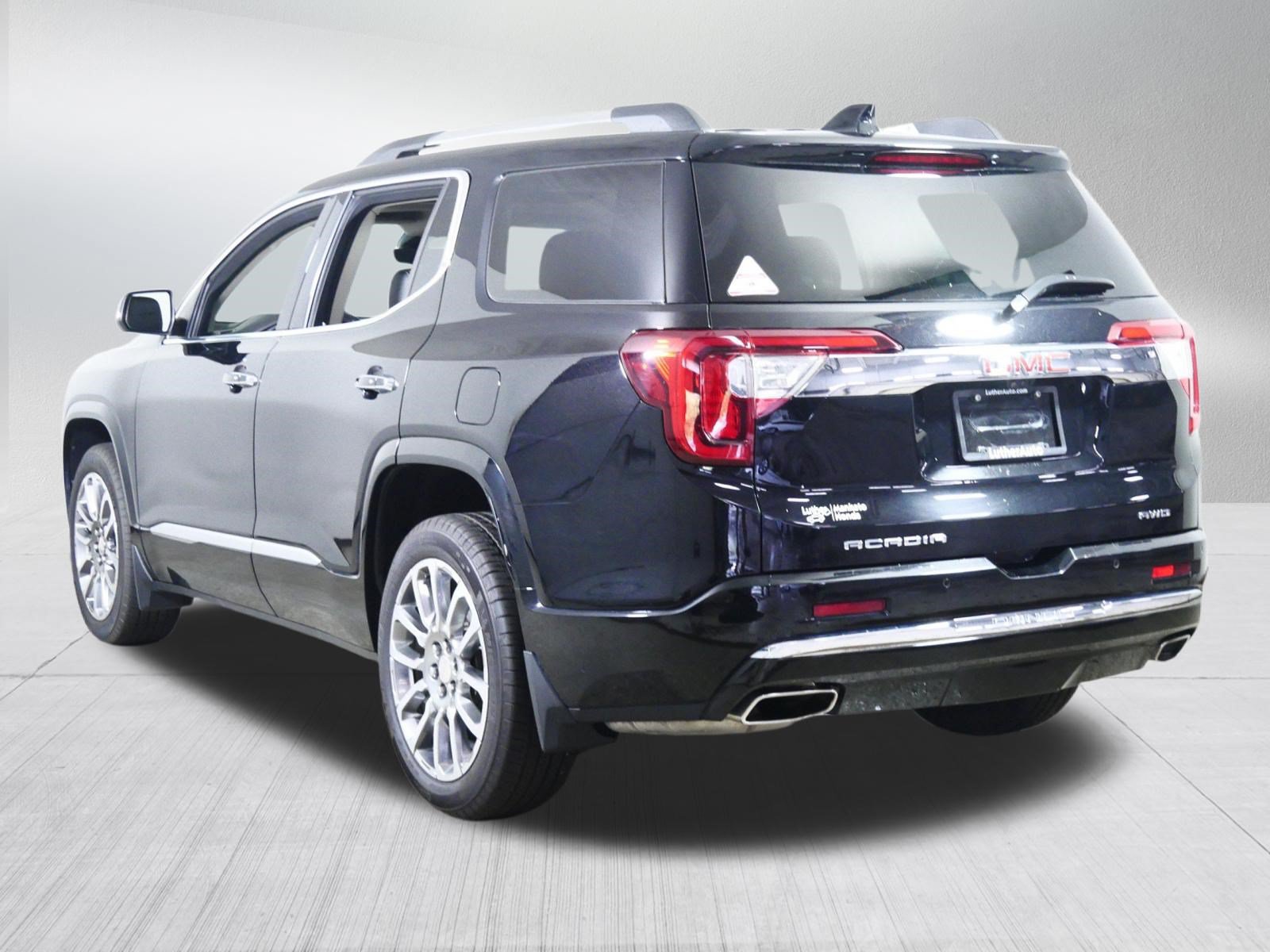 Certified 2022 GMC Acadia Denali w/ Denali Ultimate Package AWD/4WD image 5