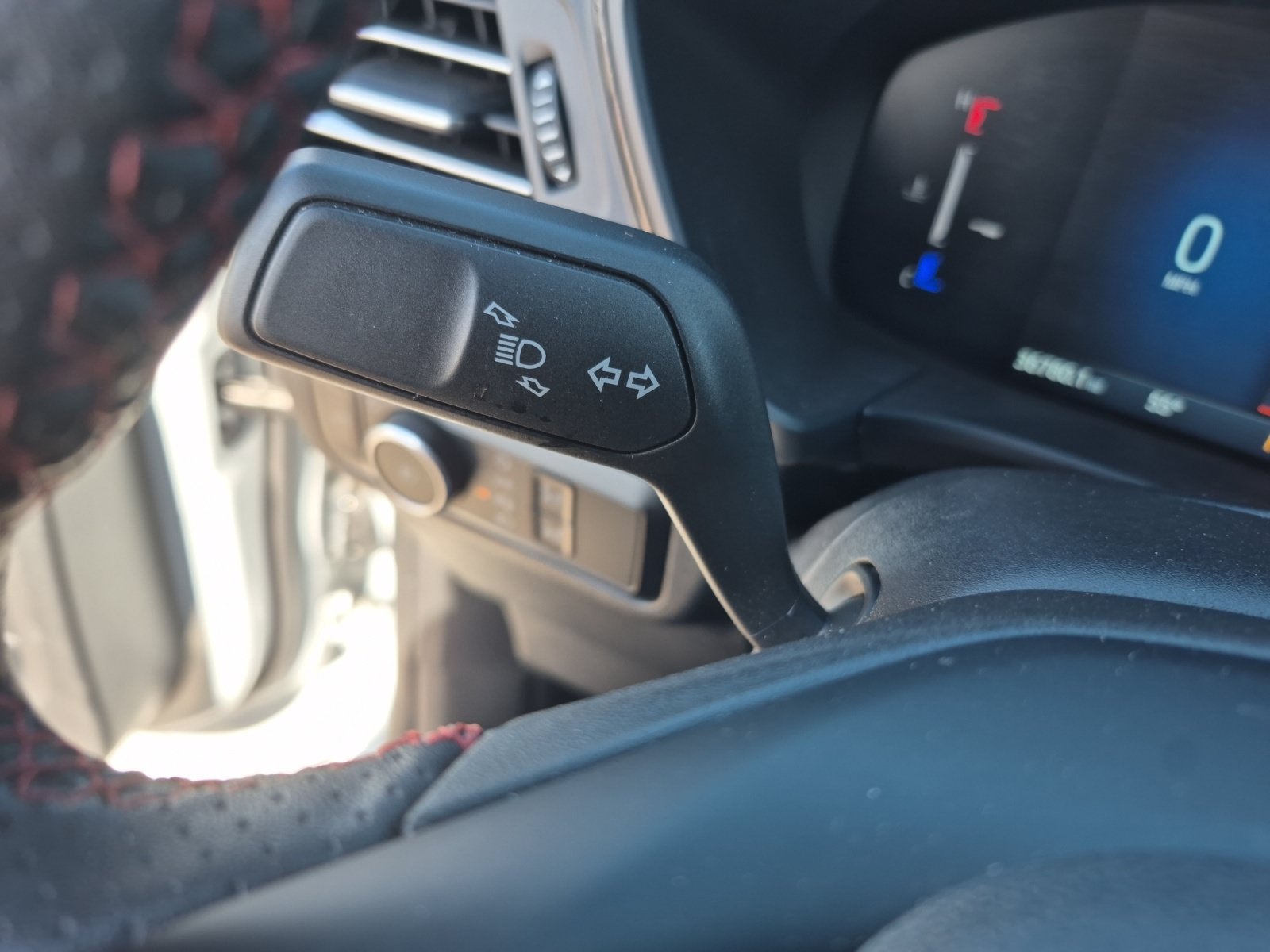 Used 2025 Ford Escape ST-Line Select AWD/4WD image 33