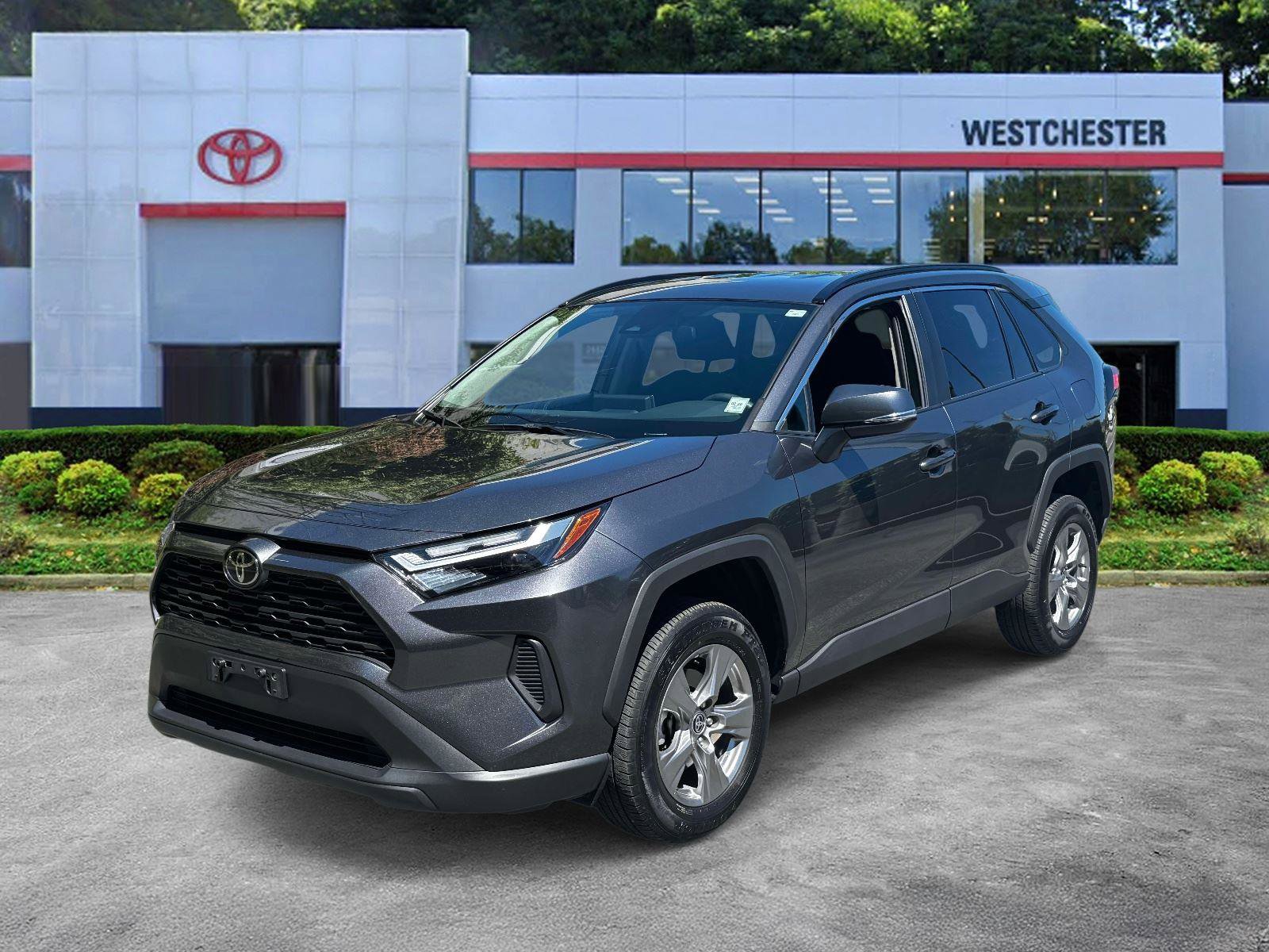 Used 2025 Toyota RAV4 XLE AWD/4WD image 4