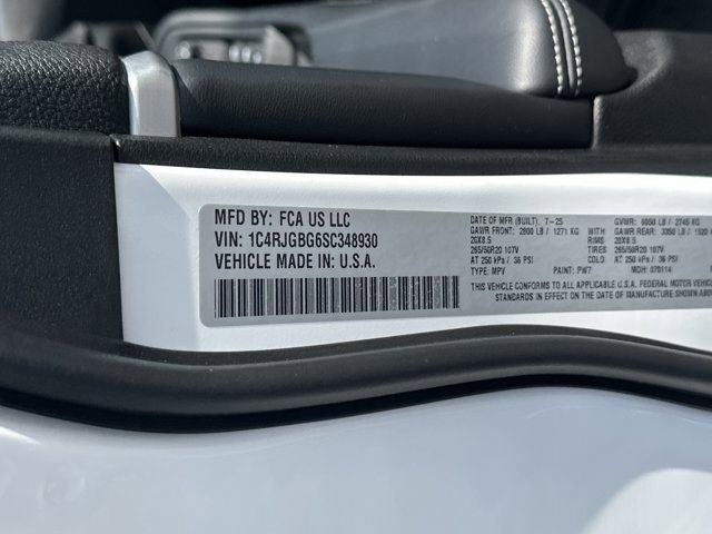 Certified 2025 Jeep Grand Cherokee Limited w/ Luxury Tech Group II image 36