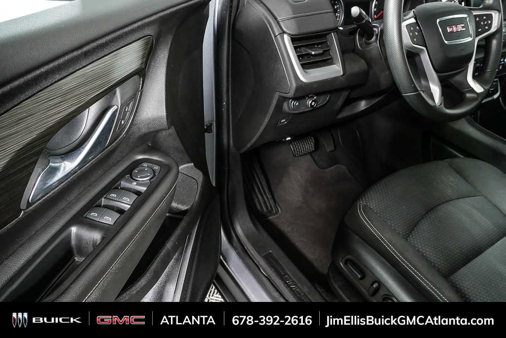 Used 2024 GMC Terrain SLE w/ Driver Convenience Package FWD image 7
