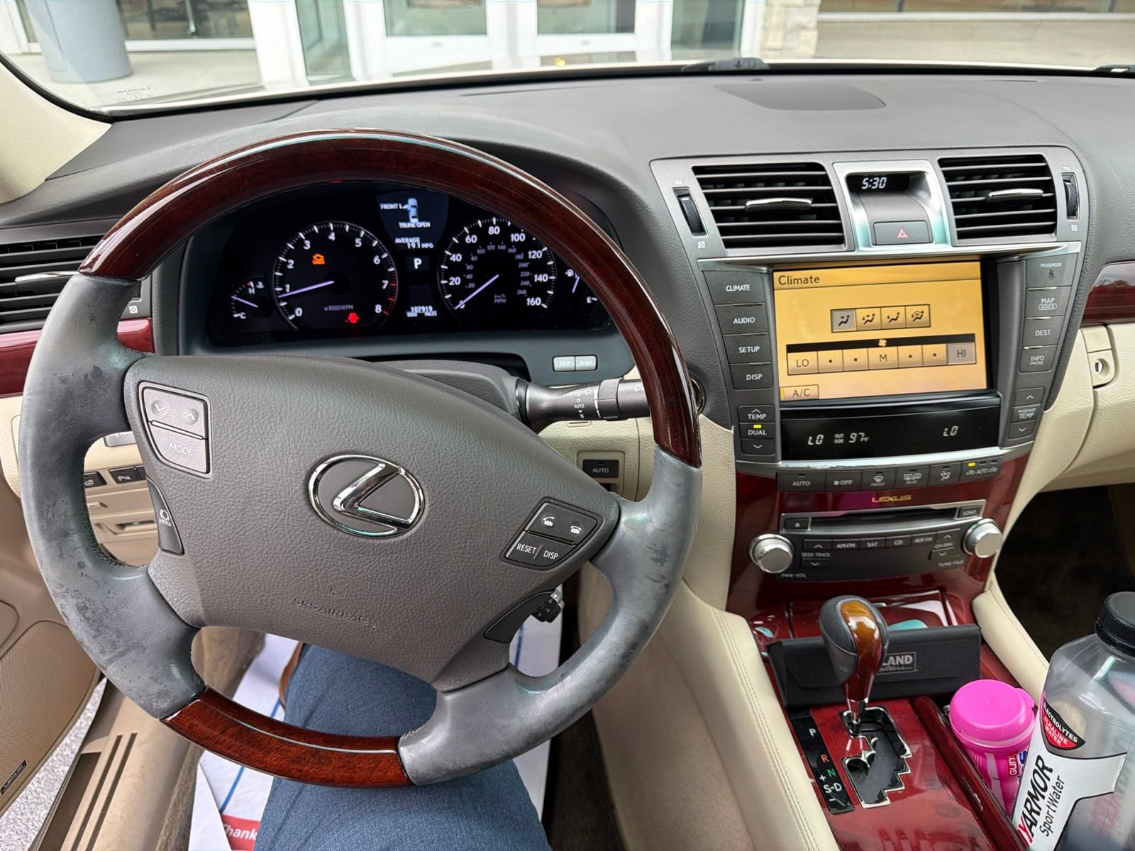 Used 2011 Lexus LS 460 w/ Comfort Pkg RWD image 4