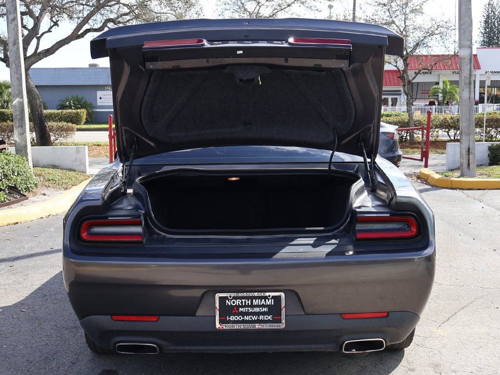 Used 2019 Dodge Challenger SXT RWD image 15