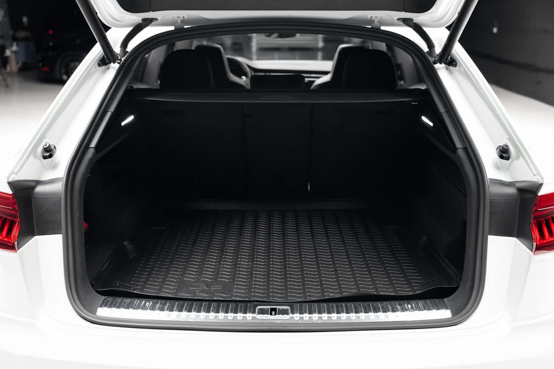 Used 2023 Audi RS Q8 AWD/4WD image 75