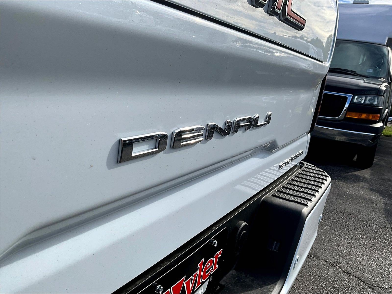 New 2026 GMC Sierra 3500 Denali w/ Denali Reserve Package AWD/4WD image 14
