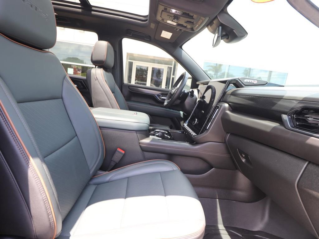 Used 2025 GMC Yukon AT4 AWD/4WD image 25