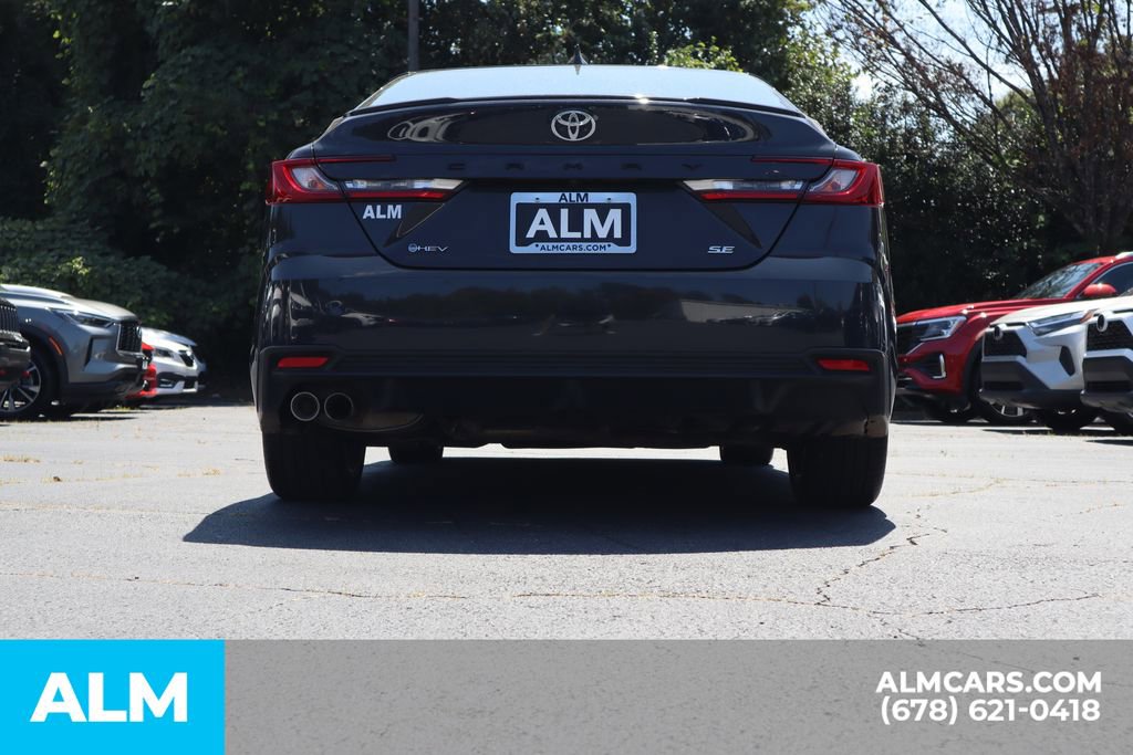 Used 2025 Toyota Camry SE image 7
