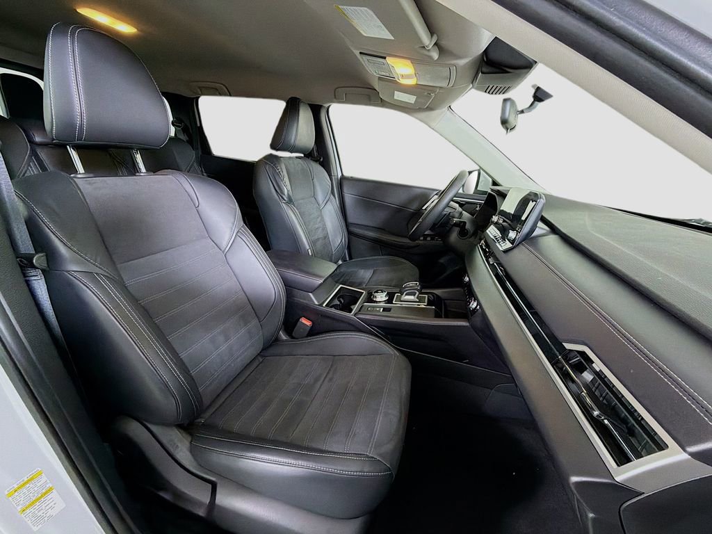 Used 2023 Mitsubishi Outlander SE image 32