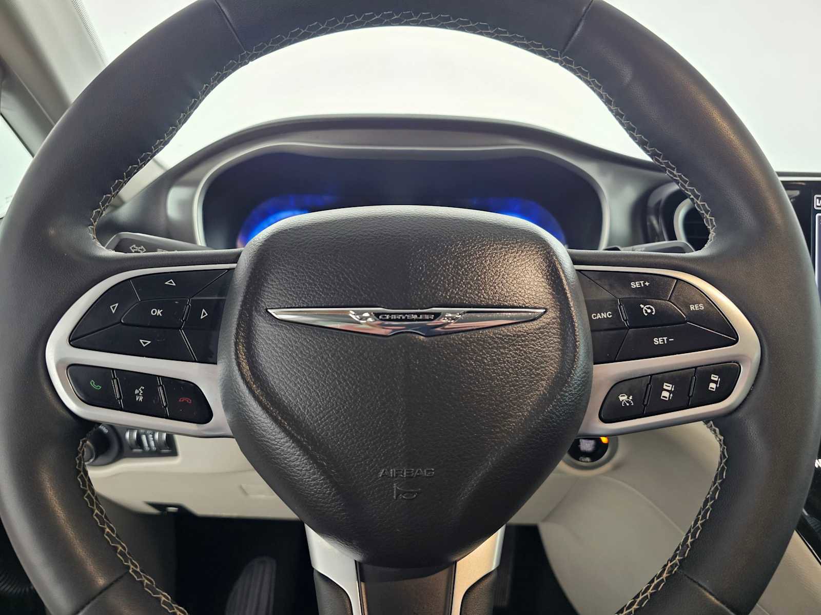 Used 2024 Chrysler Pacifica Touring-L image 24