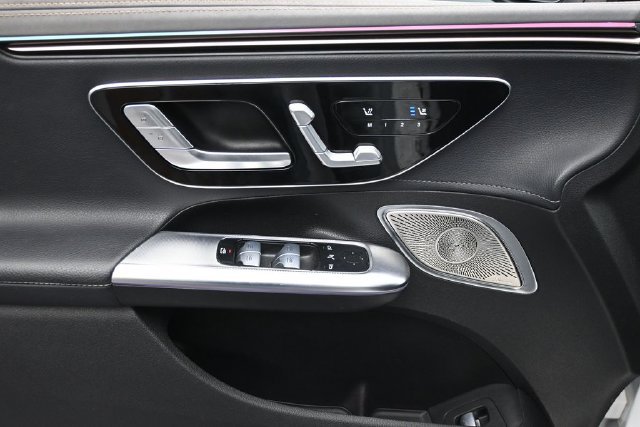 Used 2023 Mercedes-Benz EQE 500 4MATIC Sedan w/ Pinnacle Trim Package image 6